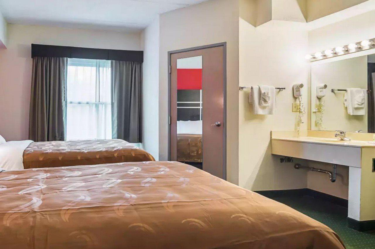 Quality Suites Atlanta Airport East Forest Park Exterior photo