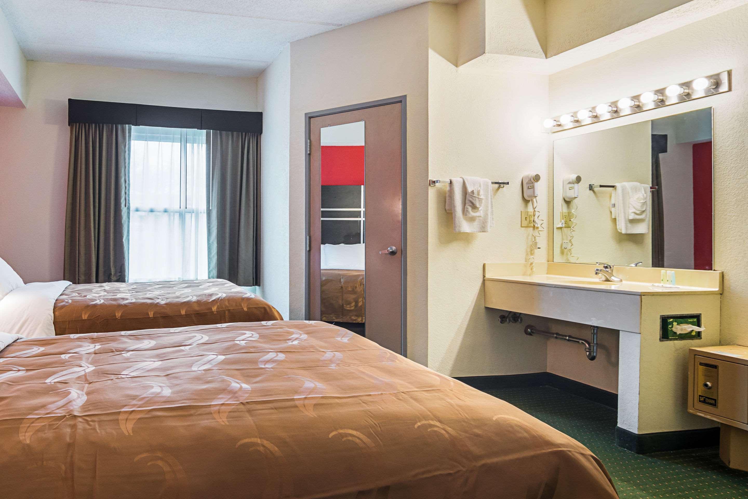 Quality Suites Atlanta Airport East Forest Park Exterior photo