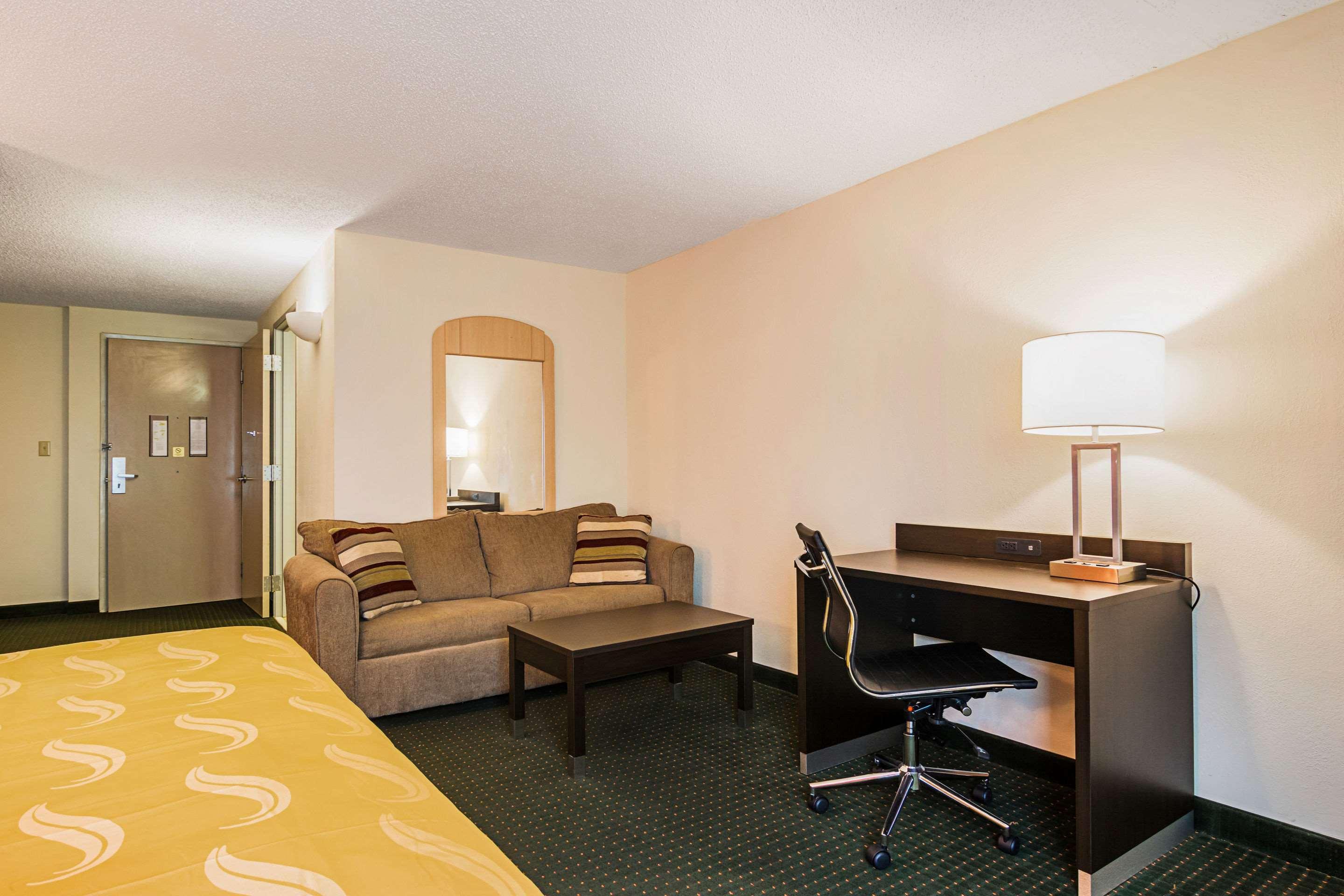 Quality Suites Atlanta Airport East Forest Park Exterior photo