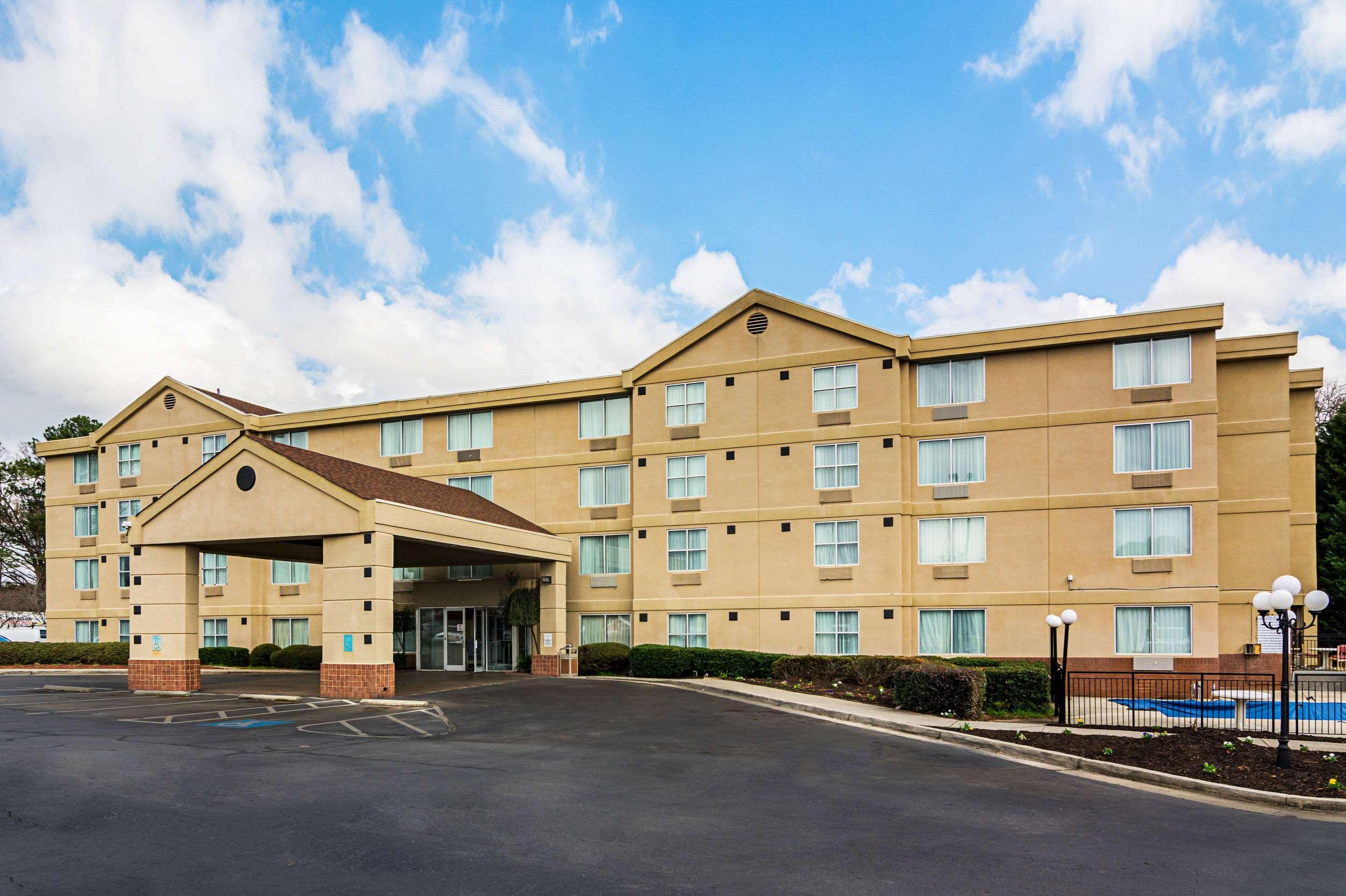 Quality Suites Atlanta Airport East Forest Park Exterior photo