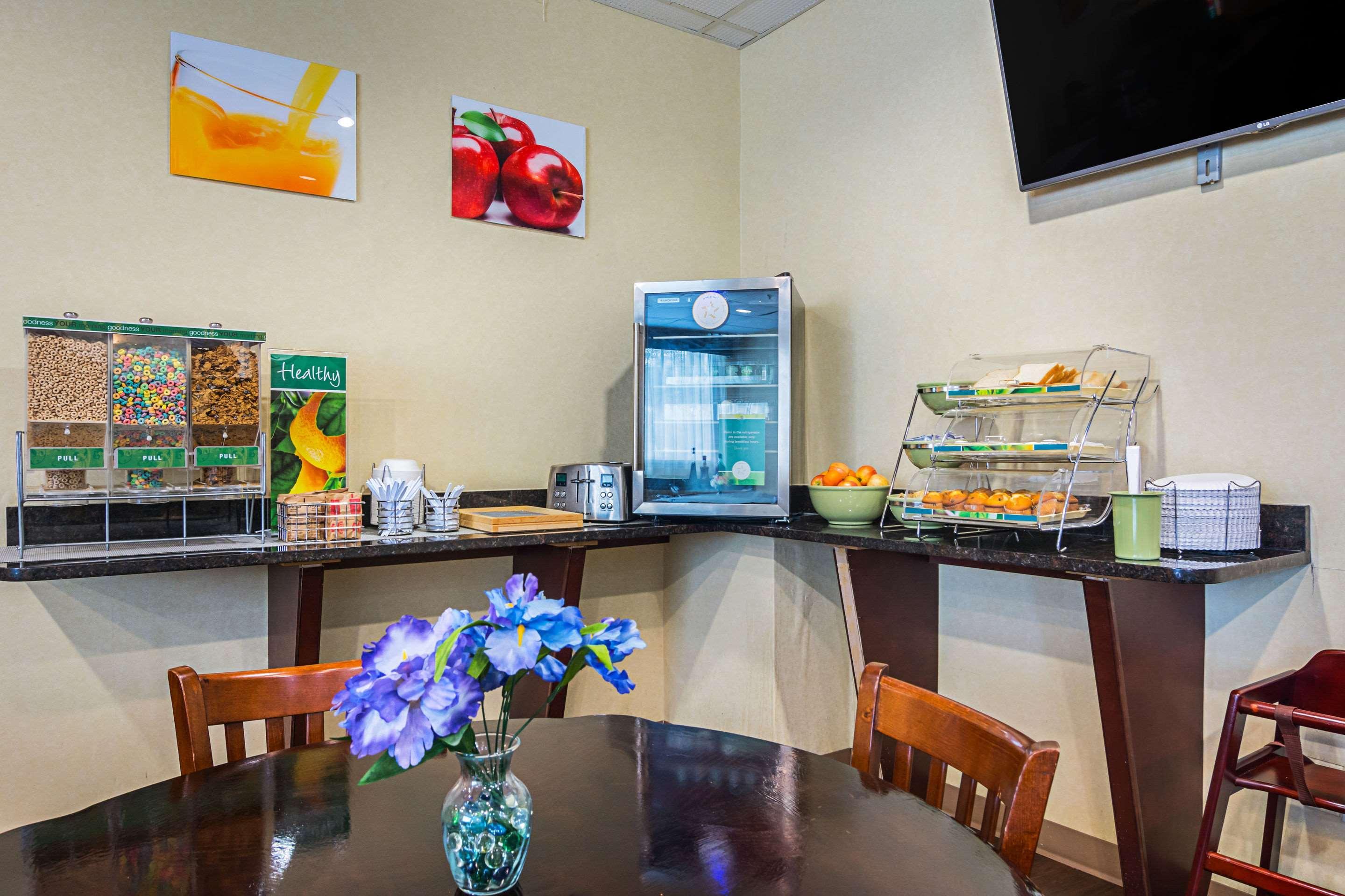 Quality Suites Atlanta Airport East Forest Park Exterior photo