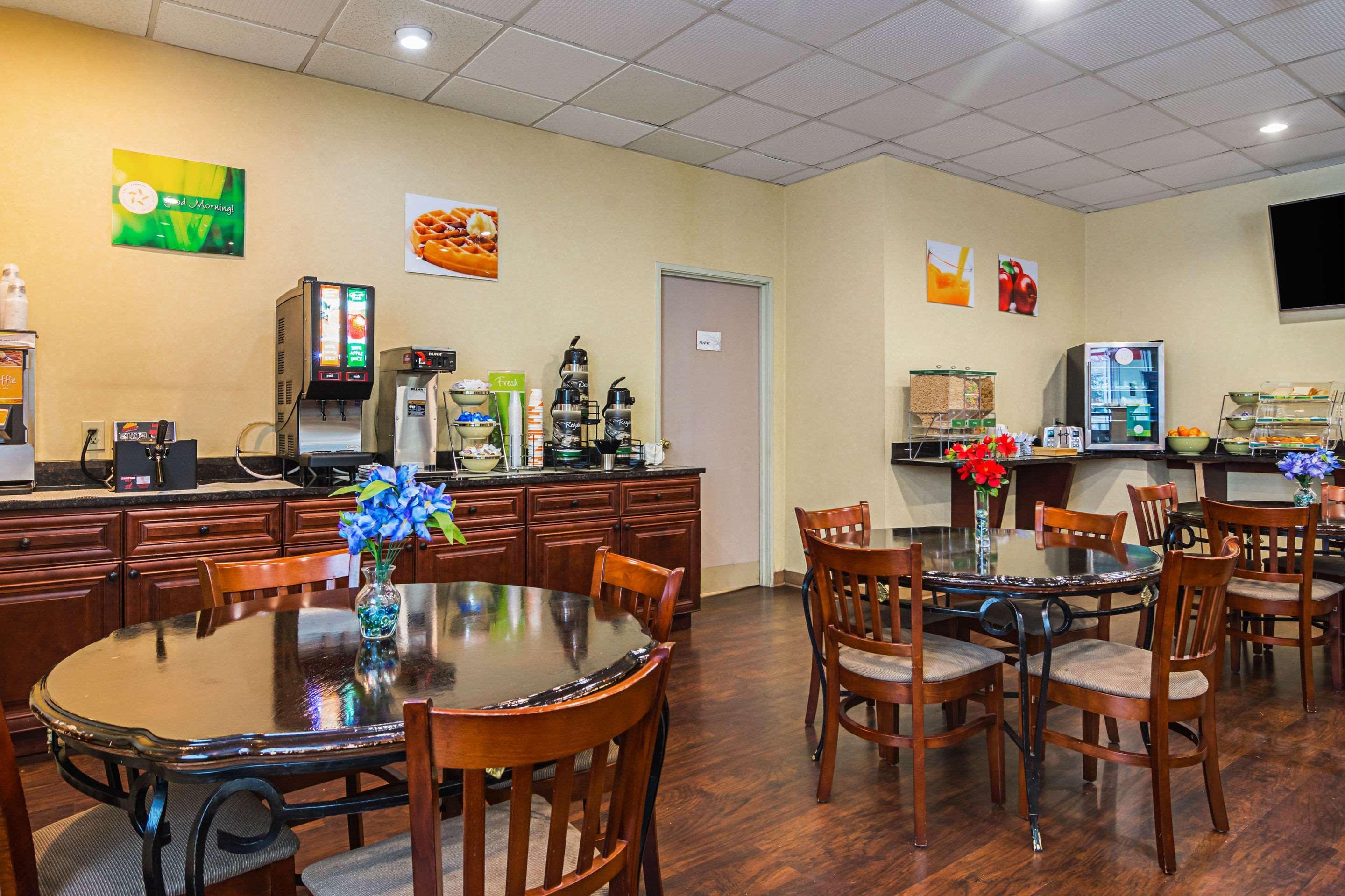 Quality Suites Atlanta Airport East Forest Park Exterior photo