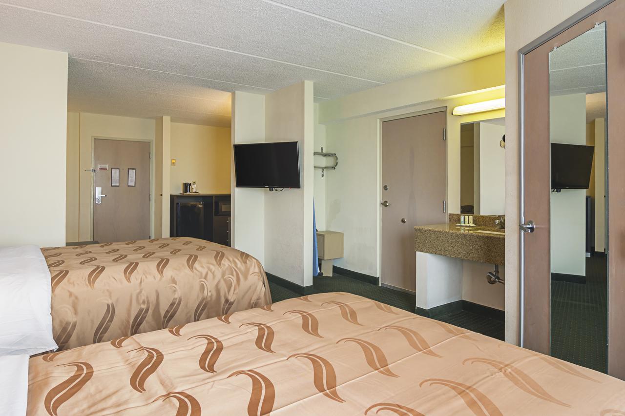 Quality Suites Atlanta Airport East Forest Park Exterior photo