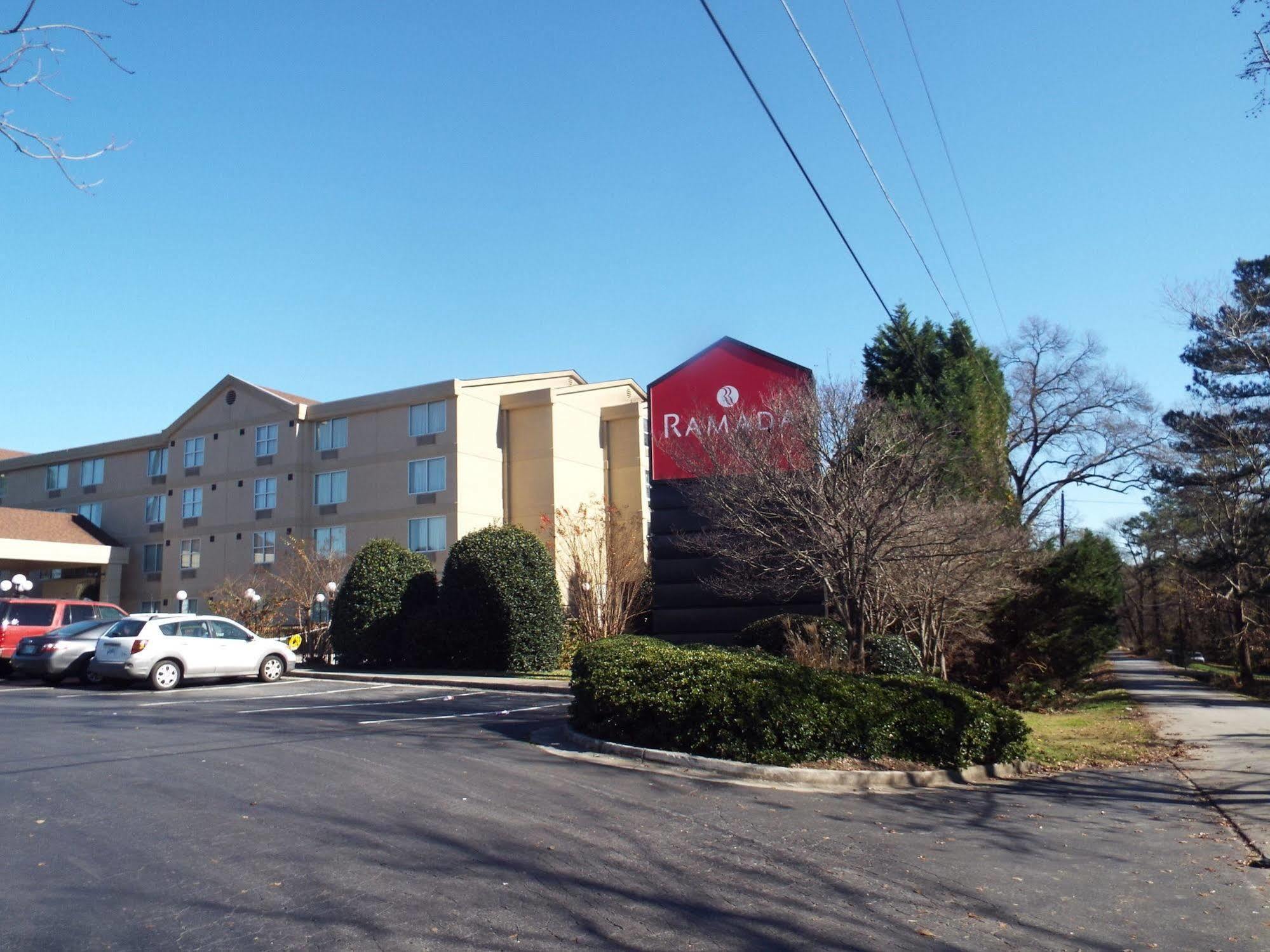 Quality Suites Atlanta Airport East Forest Park Exterior photo