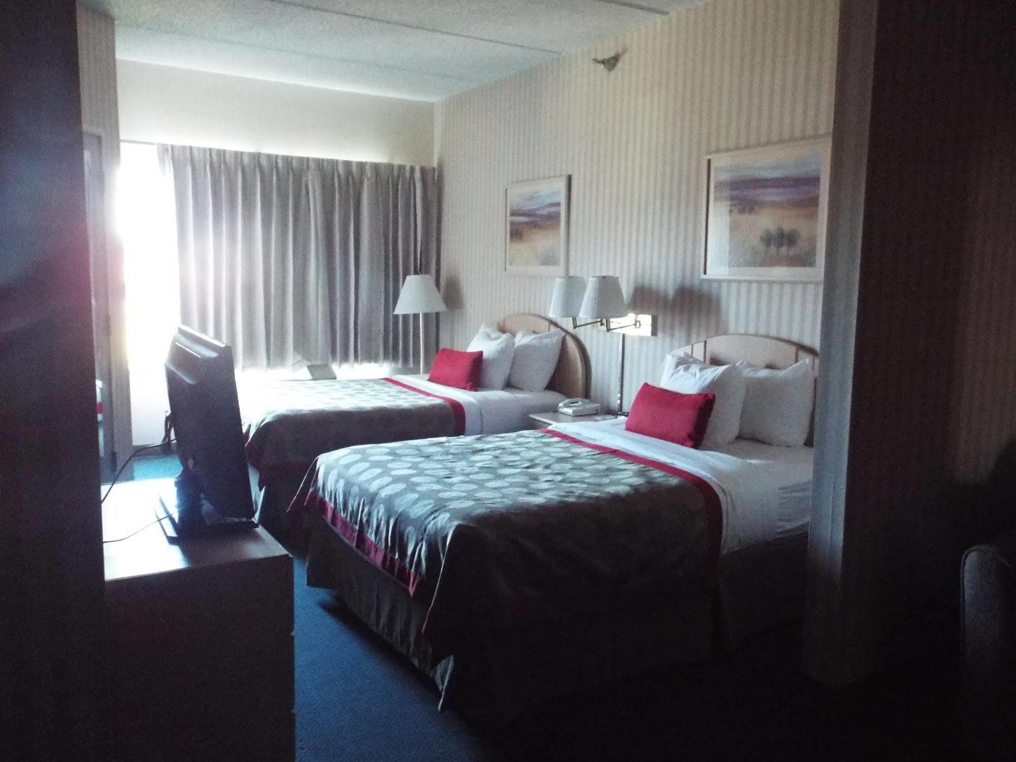 Quality Suites Atlanta Airport East Forest Park Exterior photo